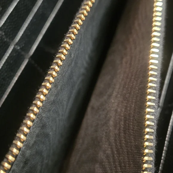 Saint Laurent Grain De Poudre Matelasse Chevron Monogram Flap Wallet - Black - Picture 12 of 15